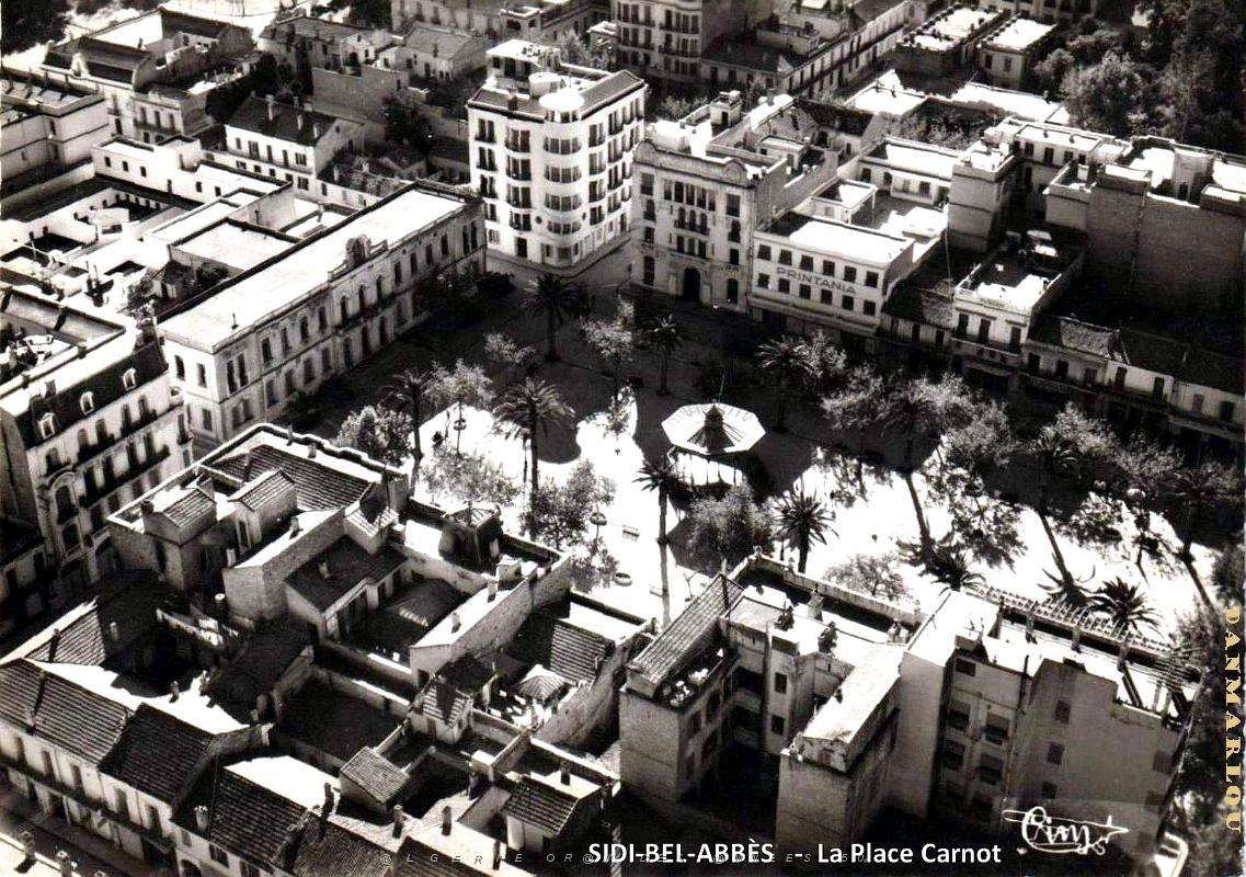 Sidi-Bel-Abbes - Vue aerienne - Place Carnot et Palais de Justice.jpg